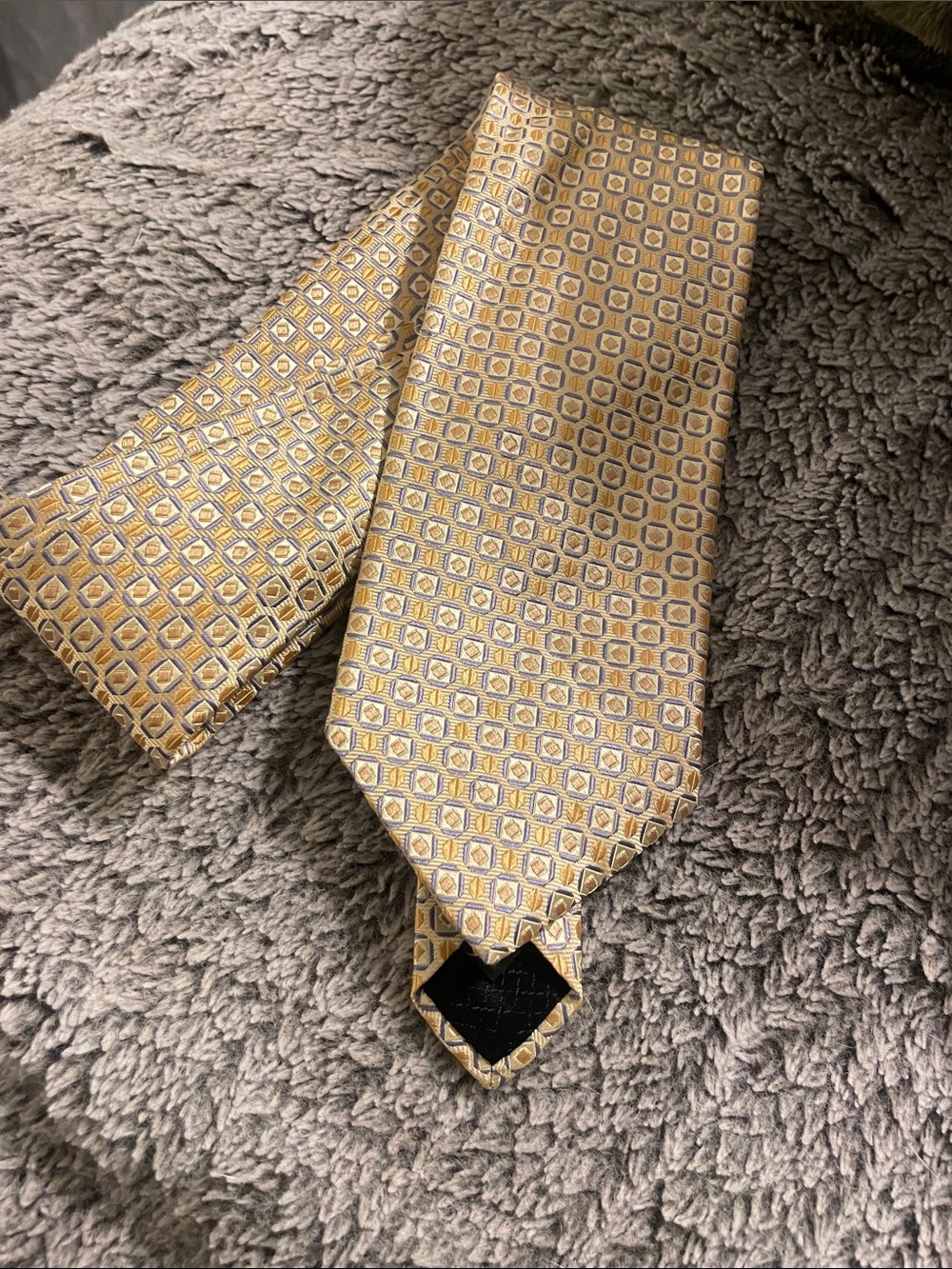 Pronto Uomo Yellow and Silver Geometric 💯 Silk Tie (never worn )